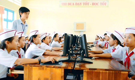 Students of Long Hoa Junior High in an IT class ( Photo: SGGP) Students of Long Hoa Junior High in an IT class ( Photo: SGGP)