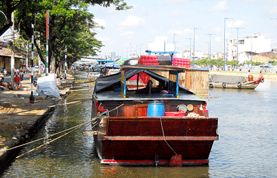 A private illegal port in Tau Hu Canal (Photo: SGGP) A private illegal port in Tau Hu Canal (Photo: SGGP)
