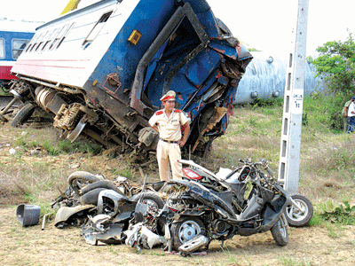 Wreckage at the accident site (Photo: SGGP) Wreckage at the accident site (Photo: SGGP)