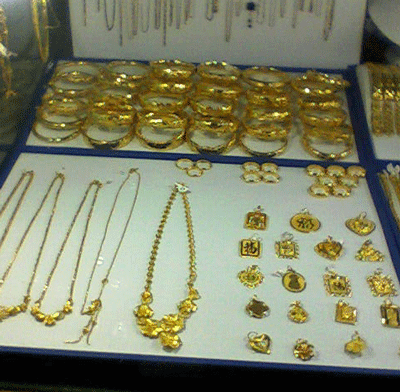 Gold prices in Vietnam immediately hiked after the conversion (Photo: U. Phuong) Gold prices in Vietnam immediately hiked after the conversion (Photo: U. Phuong)