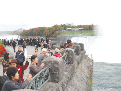 Thác Niagara nhộn nhịp du khách Thác Niagara nhộn nhịp du khách