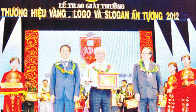 Ông Lê Anh Tuấn – Giám đốc Điều hành Hệ thống Trường APC nhận giải thưởng Ông Lê Anh Tuấn – Giám đốc Điều hành Hệ thống Trường APC nhận giải thưởng