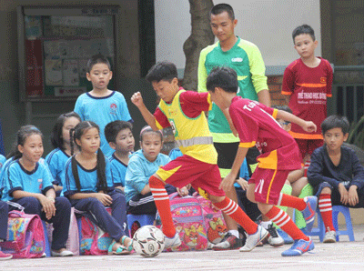 Khai mạc Giải bóng đá học đường khối tiểu học năm 2015-2016 ảnh 1 Khai mạc Giải bóng đá học đường khối tiểu học năm 2015-2016 ảnh 1