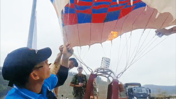 Hot air balloon show commences to celebrate SEA Games 31