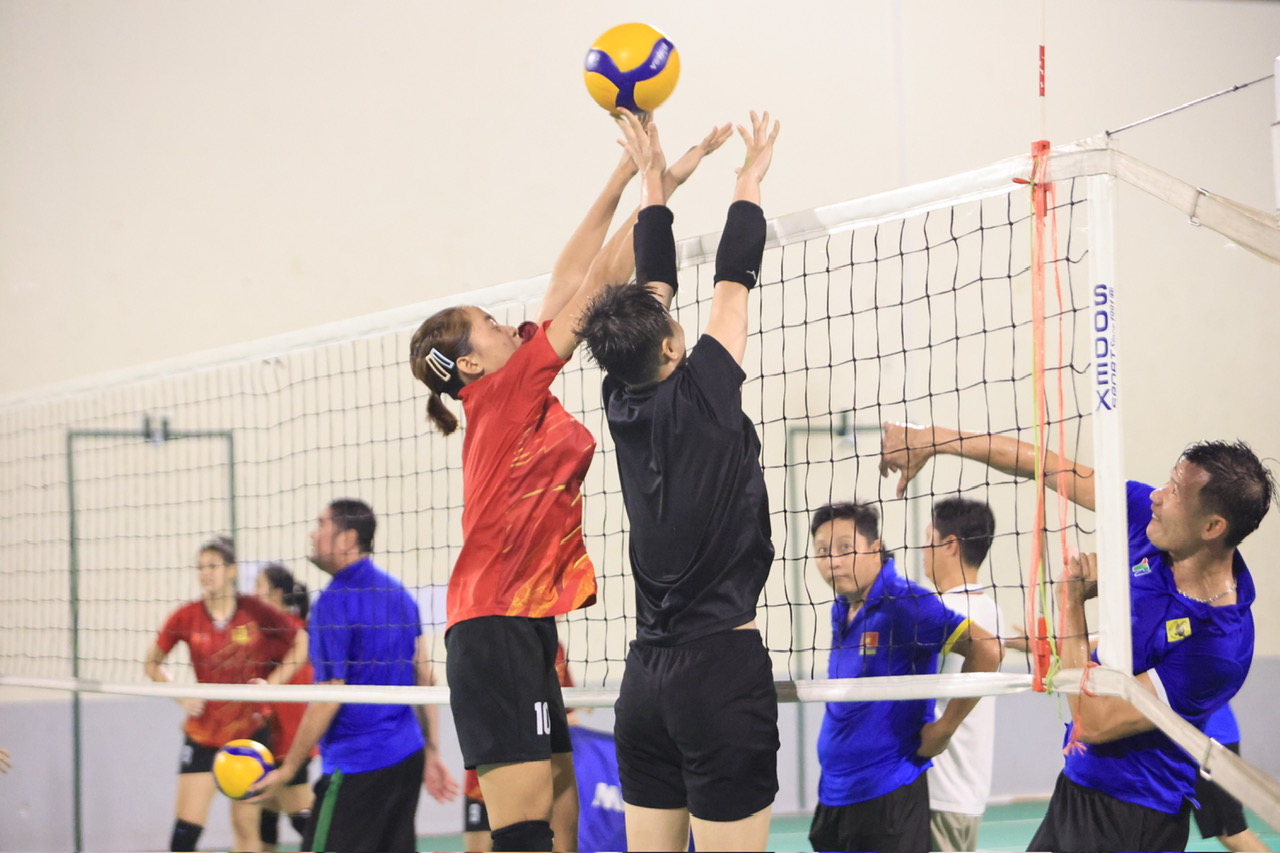 Các tuyển thủ trẻ VTV Bình Điền Long An tích cực tập luyện cho giải U23 quốc gia. Ảnh: DŨNG PHƯƠNG 