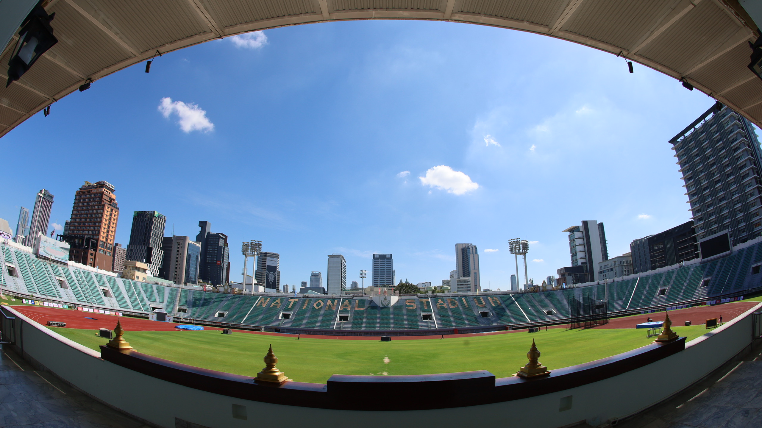 Một vòng quanh sân vận động Suphachalasai 