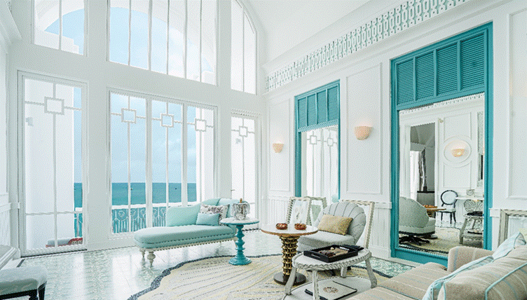 Phòng Turquoise Suite màu ngọc bích sang trọng mang đến không gian ngập tràn ánh sáng, hồ bơi riêng và tầm nhìn hướng biển ngoạn mục 1760359561175-3346.gif
