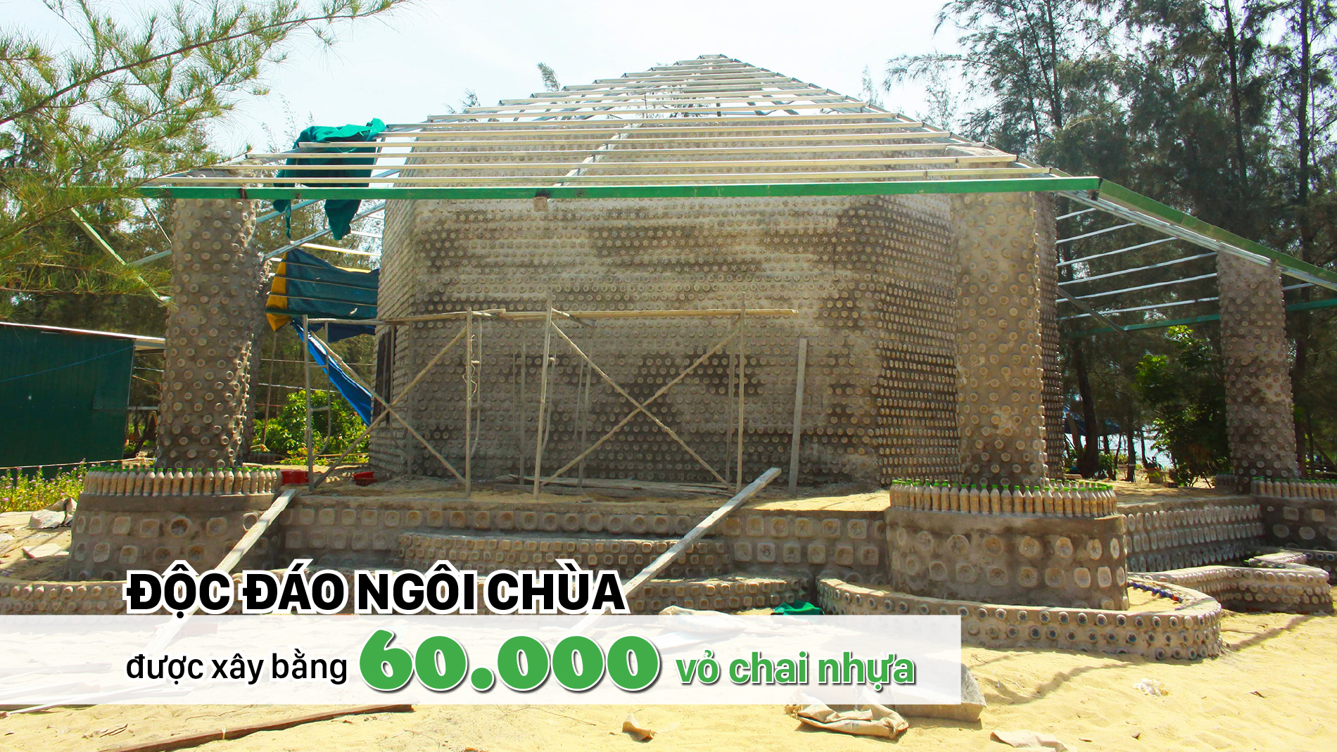 Độc đáo ngôi chùa được xây bằng 60.000 vỏ chai nhựa 