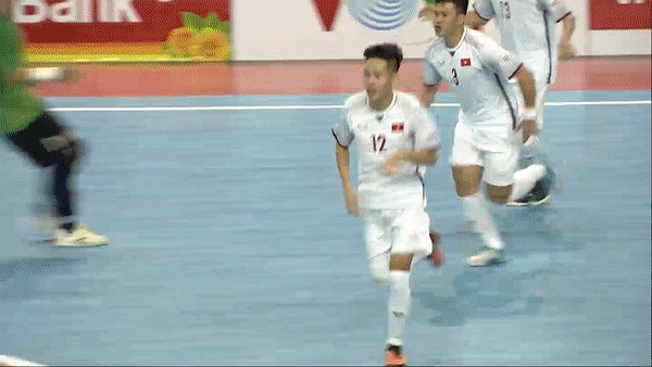 Việt Nam - Malaysia 4-2: Việt Nam nhì bảng, gặp Thái Lan ở trận bán kết