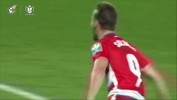 Granada - Valencia 2-1: Roberto Soldado lập cú đúp