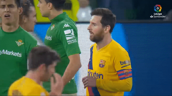Real Betis - Barcelona 2-3: Fekir, Lenglet thẻ đỏ, De Jong, Busquets, Lenglet tỏa sáng