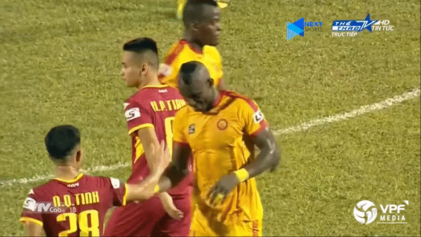 Thanh Hóa - SLNA 0-0: Hoàng Vũ Samson kém duyên, thủ thành Văn Hoàng xuất sắc 