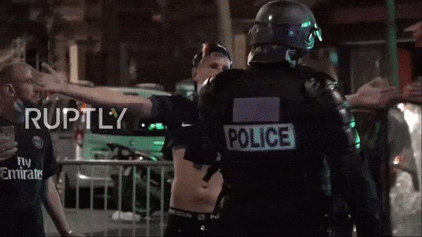 PSG thua Bayern ở Champions League, CĐV quá khích PSG quậy phá