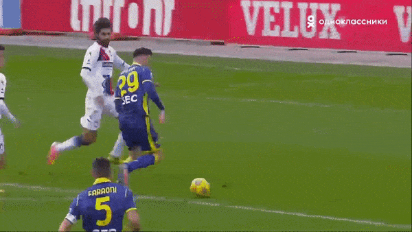 Verona - Crotone 2-1: Nikola Kalinic khai bàn, Federico Dimarco tỏa sáng, Junior Messias chỉ rút ngắn tỷ số 