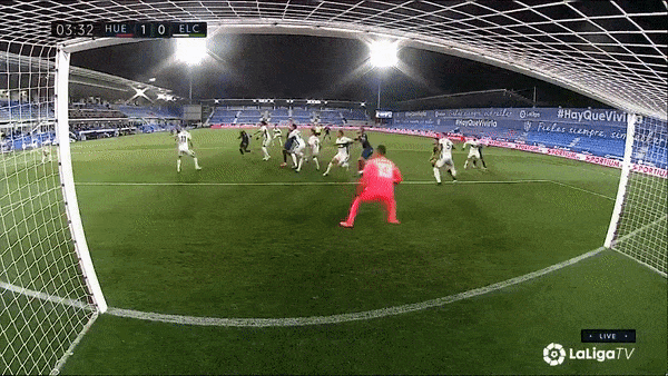 Huesca - Elche 3-1: Rafa Mir lập cú đúp, Sandro Ramirez góp công chiến thắng, Denis Vavro phản lưới nhà, Elche lọt tốp cuối BXH La Liga