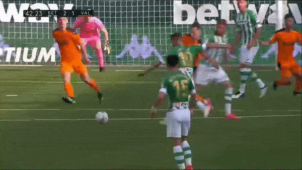 Real Betis - Valencia 2-2: Nabil Fekir khai bàn, Goncalo Guedes gỡ hòa, Sergio Canales lập công, Carlos Soler gỡ hòa trên chấm penalty