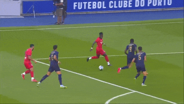 Giao hữu, Porto - Lyon 5-3: Sergio Oliveira sớm mở bàn phút thứ 4, Fabio Vieira, Pepe, Martinez, Mehdi Taromi lần lượt khoe tài ghi bàn