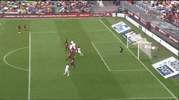 Metz - Lille 3-3: Centonze lập cú đúp, Udol ghi bàn, Botman, Ikone tỏa sáng, Oukidja phản lưới nhà phút bù giờ, Kouyate nhận thẻ đỏ 