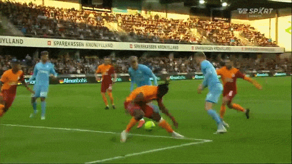 Randers - Galatasaray 1-1: Muhammed Kerem mở tỷ số, Frederik Lauenborg nhanh chân đệm bóng cận thành gỡ hòa