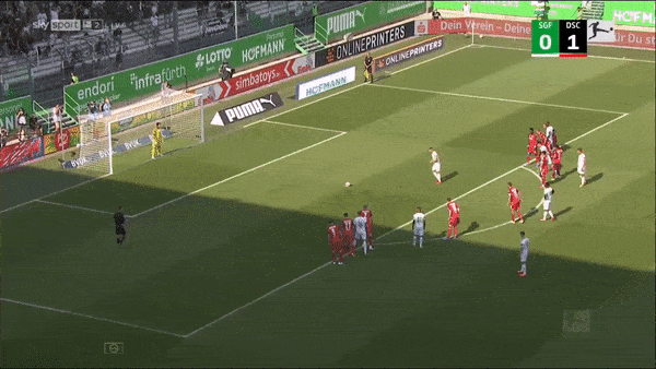 Greuther Furth - Arminia Bielefeld 1-1: Fabian Klos mở bàn, Branimir Hrgota gỡ hòa từ chấm penalty, Alessandro Schopf phải nhận thẻ đỏ