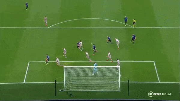 Inter Milan - Genoa 4-0: Milan Skriniar sớm định đoạt thế trận, Hakan Calhanoglu, Arturo Vidal, Edin Dzeko bùng nổ chiến thắng, Inter tạm dẫn đầu Serie A