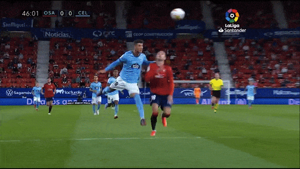 Osasuna vs Celta 0-0: Thủ môn Matias Dituro xuất thần cản phá cú penalty của Ruben Garcia, giúp Celta chia điểm xứng đáng