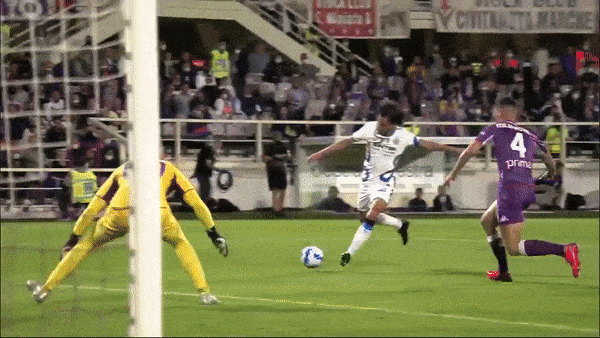 Fiorentina vs Inter Milan 1-3: Sottil mở tỷ số, Matteo Darmian, Edin Dzeko, Ivan Perisic tỏa sáng giành nhất bảng Serie A, Gonzalez nhận thẻ đỏ