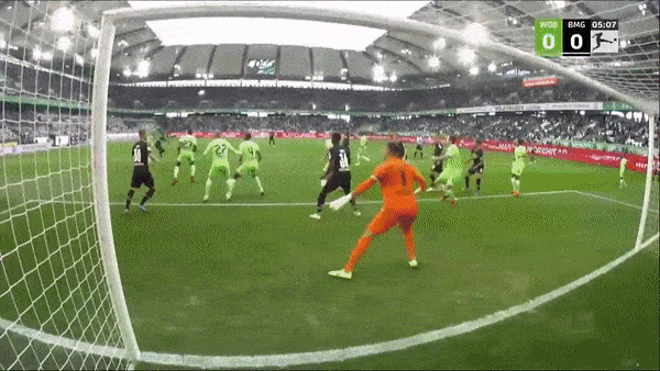 Wolfsburg vs M'gladbach 1-3: Embolo, Hofmann sớm phủ đầu 2 bàn, Waldschmidt lập công, Scally chốt hạ chiến thắng, Lacroix nhận thẻ đỏ