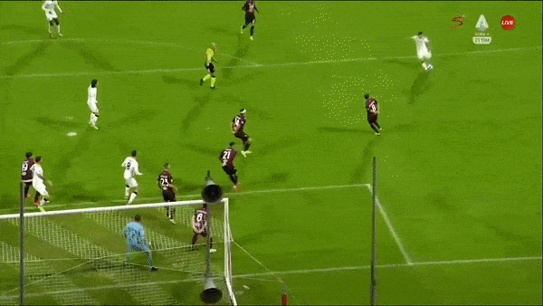 Salernitana vs Napoli 0-1: Piotr Zielinski ghi bàn duy nhất, Kalidou Koulibaly bất ngờ thẻ đỏ, Napoli vẫn vươt mặt AC Milan dẫn đầu Serie A