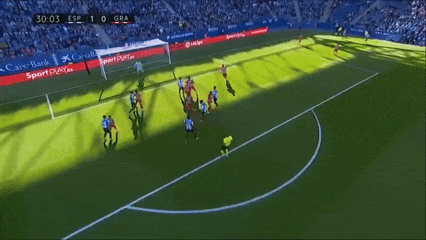 Espanyol vs Granada 2-0: Adria Pedrosa sút xa mở bàn đẹp mắt, Raul Tomas chốt hạ chiến thắng