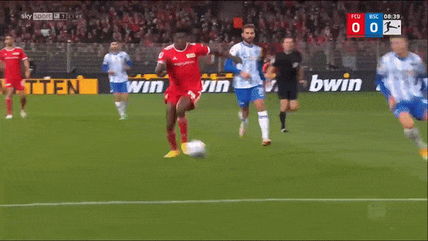 Union Berlin vs Hertha Berlin 2-0: Taiwo Awoniyi sớm mở bàn, Pekarik bị VAR từ chối bàn thắng, Giesselmann kiến tạo, Christopher Trimmel chốt hạ chiến thắng