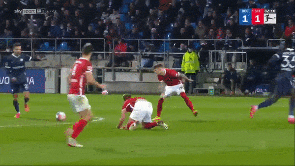 Bochum vs Freiburg 2-1: Philipp Lienhart mở bàn nhưng Sebastian Polter, Milos Pantovic ghi siêu phẩm ngược dòng giành gọn 3 điểm