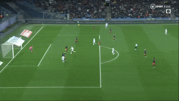 Montpellier vs Lyon 0-1: Islam Slimani đệm bóng trúng xà ngang, Lucas Paqueta đánh đầu đẹp mắt ghi bàn duy nhất