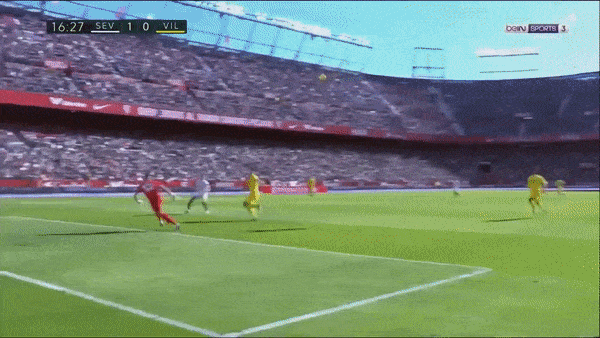 Sevilla vs Villarreal 1-0: Marcos Acuna treo bóng kiến tạo, Lucas Ocampos đánh đầu cận thành ghi bàn duy nhất