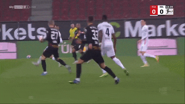 Augsburg vs Leipzig 1-1: Andre Silva đệm lòng cận thành chớp nhoáng, Daniel Caligiuri kịp chia điểm trên chấm penalty