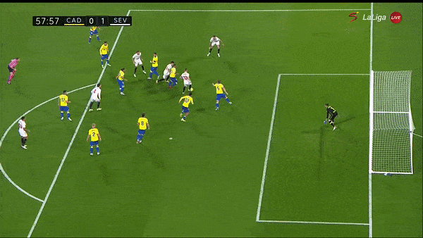 Cadiz vs Sevilla 0-1: Ivan Rakitic kiến tạo, Lucas Ocampos sút cận thành ghi bàn duy nhất giành chiến thắng 