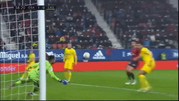 Osasuna vs Cadiz 2-0: Kike Garcia kiến tạo, Ante Budimir đệm bóng cận thành mở tỷ số, Enrique Barja ấn định chiến thắng