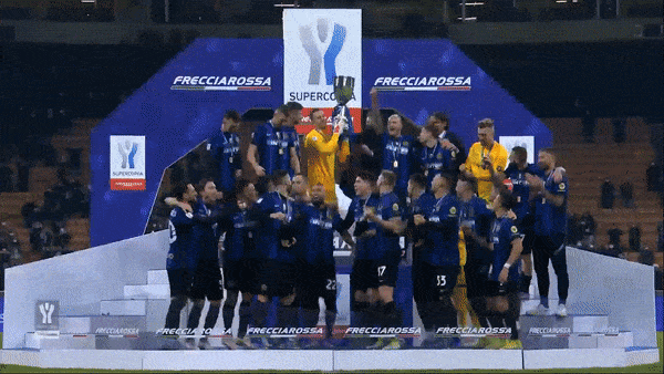 Inter Milan vs Juventus 2-1: McKennie đánh đầu cận thành mở bàn, Martinez gỡ hòa trên chấm penalty, Sanchez chói sáng hiệp phụ, Inter đăng quang Super Cup