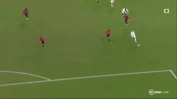 AC Milan vs Spezia 1-2: Ibrahimovic tịt ngòi, Theo hỏng penalty, Leao mở tỷ số, Agudelo gỡ hòa, Gyasi chói sáng, Milan vuột cơ hội soán ngôi đầu Serie A