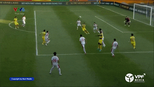 HAGL vs Viettel 2-2: Công Phượng mở bàn, Geovane gỡ hòa, Công Phượng lại tỏa sáng trên chấm penalty, Hoàng Minh kịp chia điểm phố Núi 