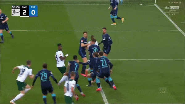 M'gladbach vs Hertha Berlin 2-0: Alassane Plea mở bàn trên chấm penalty, Matthias Ginter đánh đầu ấn định 3 điểm xứng đáng