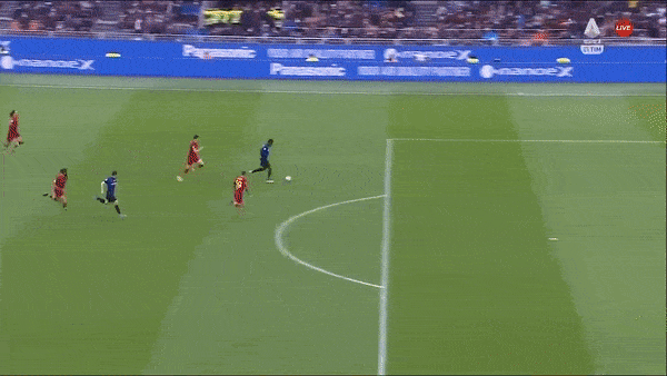 Inter Milan vs AS Roma 3-1: Dumfries, Brozovic, Martinez lần lượt tỏa sáng, Mkhitaryan ghi bàn danh dự cho HLV Mourinho, Inter vượt Milan dẫn đầu Serie A