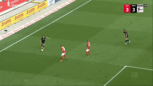 Freiburg vs M'gladbach 3-3: Ramy Bensebaini, Breel Embolo lập công, Vincenzo Grifo, Christian Gunter, Philipp Lienhart ghi bàn, Lars Stindl kịp chia điểm phút bù giờ