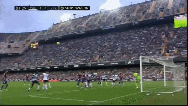 Valencia vs Levante 1-1: Hugo Duro đánh đầu mở bàn, Jose Gaya nhận thẻ đỏ, Oscar Duarte cũng gỡ hòa bằng cú đánh đầu đẹp đẹp mắt