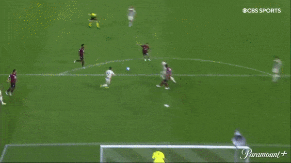 Salernitana vs Venezia 2-1: Federico Bonazzoli mở bàn trên chấm penalty, Thomas Henry gỡ hòa, Simone Verdi chốt hạ chiến thắng, Ethan Ampadu bị thẻ đỏ phút cuối