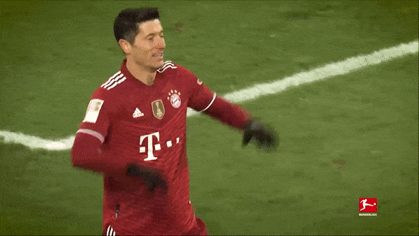 35 bàn thắng giúp Lewandowski lần thứ 5 liên tiếp nhận giải 'Vua phá lưới' Bundesliga 2021-2022, vượt xa Patrik Schick và Erling Haaland
