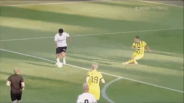 Giao hữu, Borussia Dortmund vs Valencia 1-3: Goncalo Guedes tỏa sáng cú đúp, Marcos Andre góp công chiến thắng, Marco Reus chỉ ghi được bàn danh dự