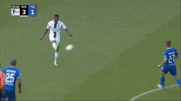 M'gladbach vs Hoffenheim 3-1: Robert Skov mở bàn nhưng Ramy Bensebaini, Marcus Thuram, Nico Elvedi ngược dòng chiến thắng, Stefan Posch bị thẻ đỏ