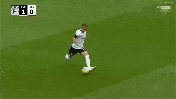 Eintracht Frankfurt vs RB Leipzig 4-0: Daichi mở tỷ số, Rode lập công, Tuta tỏa sáng, Santos Borre chốt hạ chiến thắng trên chấm penalty 