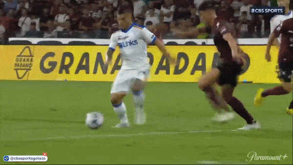 Salernitana vs Lecce 1-2: Ceesay mở tỷ số, Gonzalez phản lưới nhà, Strefezza ghi siêu phẩm chốt hạ chiến thắng